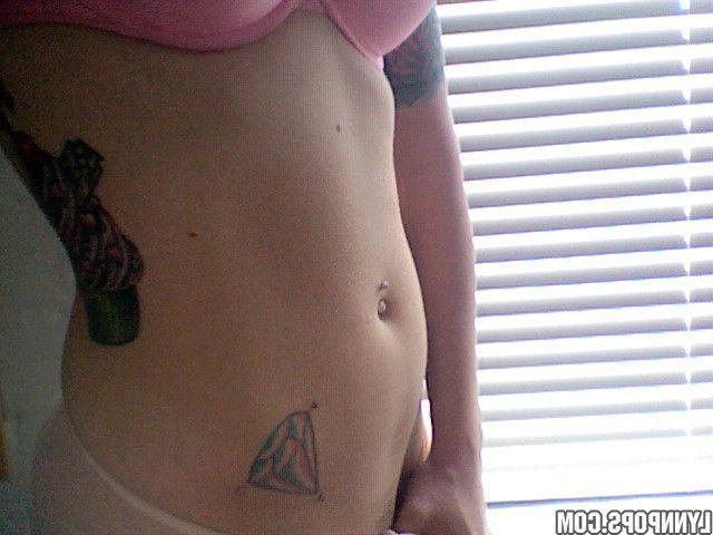 15P Pictures of teen amateur Lynn Pops giving you some kinkiness