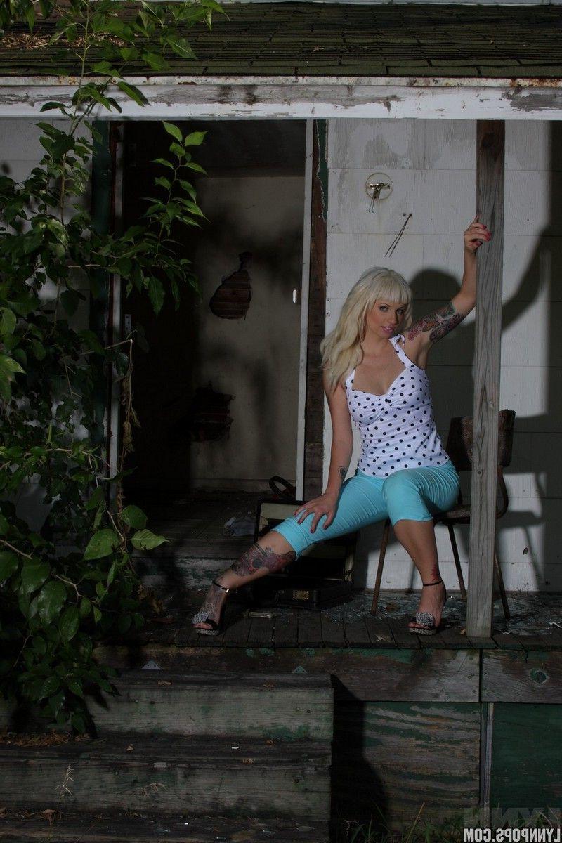 15P Pictures of Lynn Pops getting naked in the garden