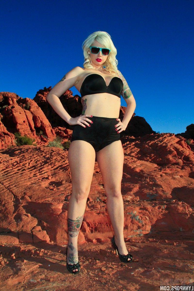 15P Pics of Lynn Pops getting hot outside