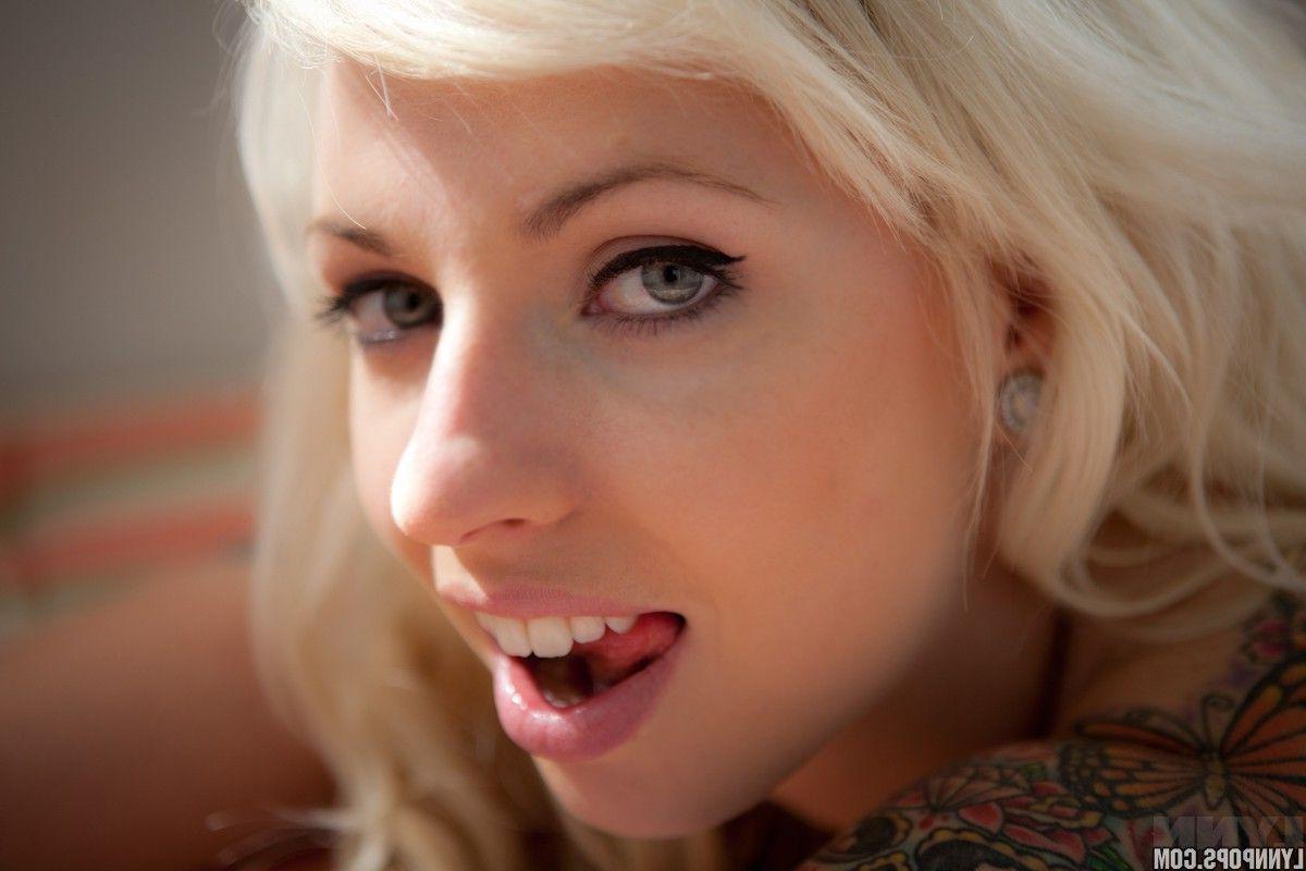 15P Pictures of teen girl Lynn Pops totally nude and horny for you