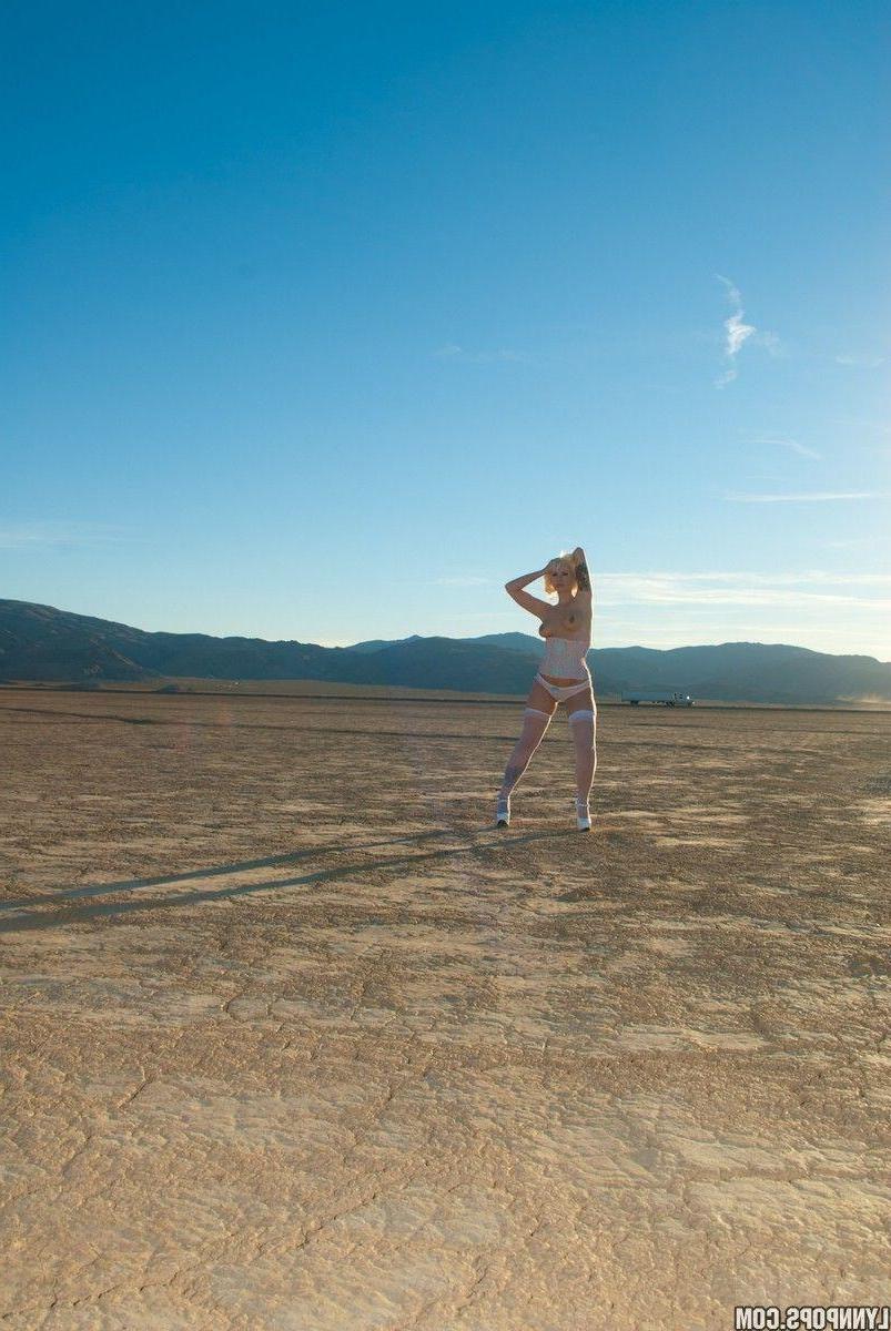 15P Pictures of Lynn Pops exposing herself on a beach