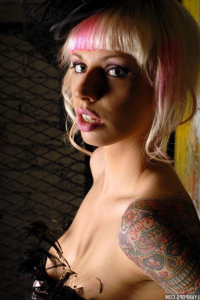 15P Pictures of teen hottie Lynn Pops being kinky for you
