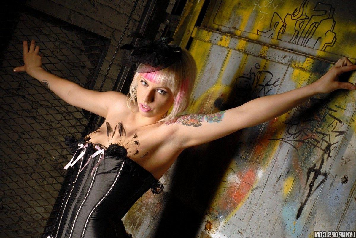 15P Pictures of teen hottie Lynn Pops being kinky for you
