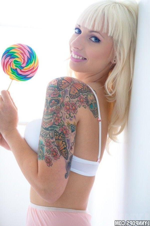 15P Pictures of Lynn Pops licking something hard