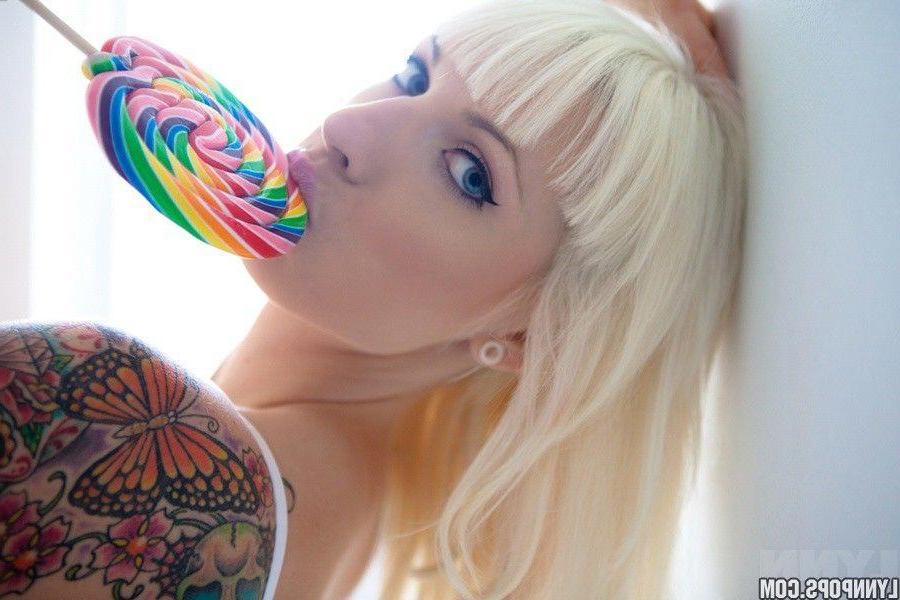 15P Pictures of Lynn Pops licking something hard