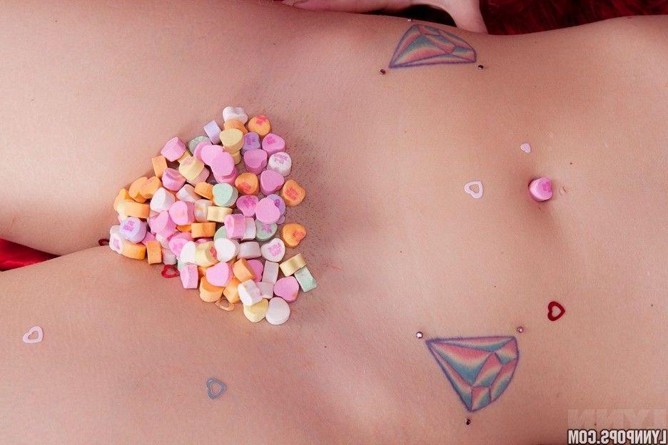 15P Pictures of teen hottie Lynn Pops giving you a hot valentine