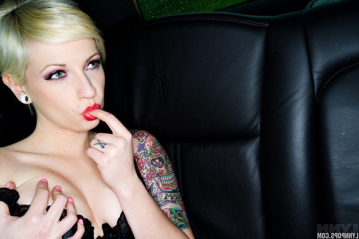 15P Pictures of teen Lynn Pops getting kinky