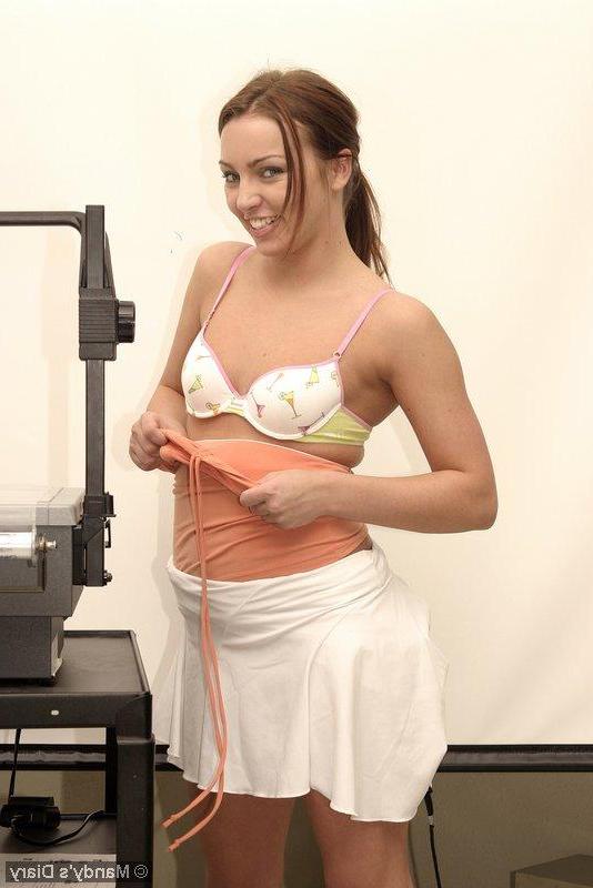 20P Pictures of teen hottie Mandy\'s Diary stripping down for you