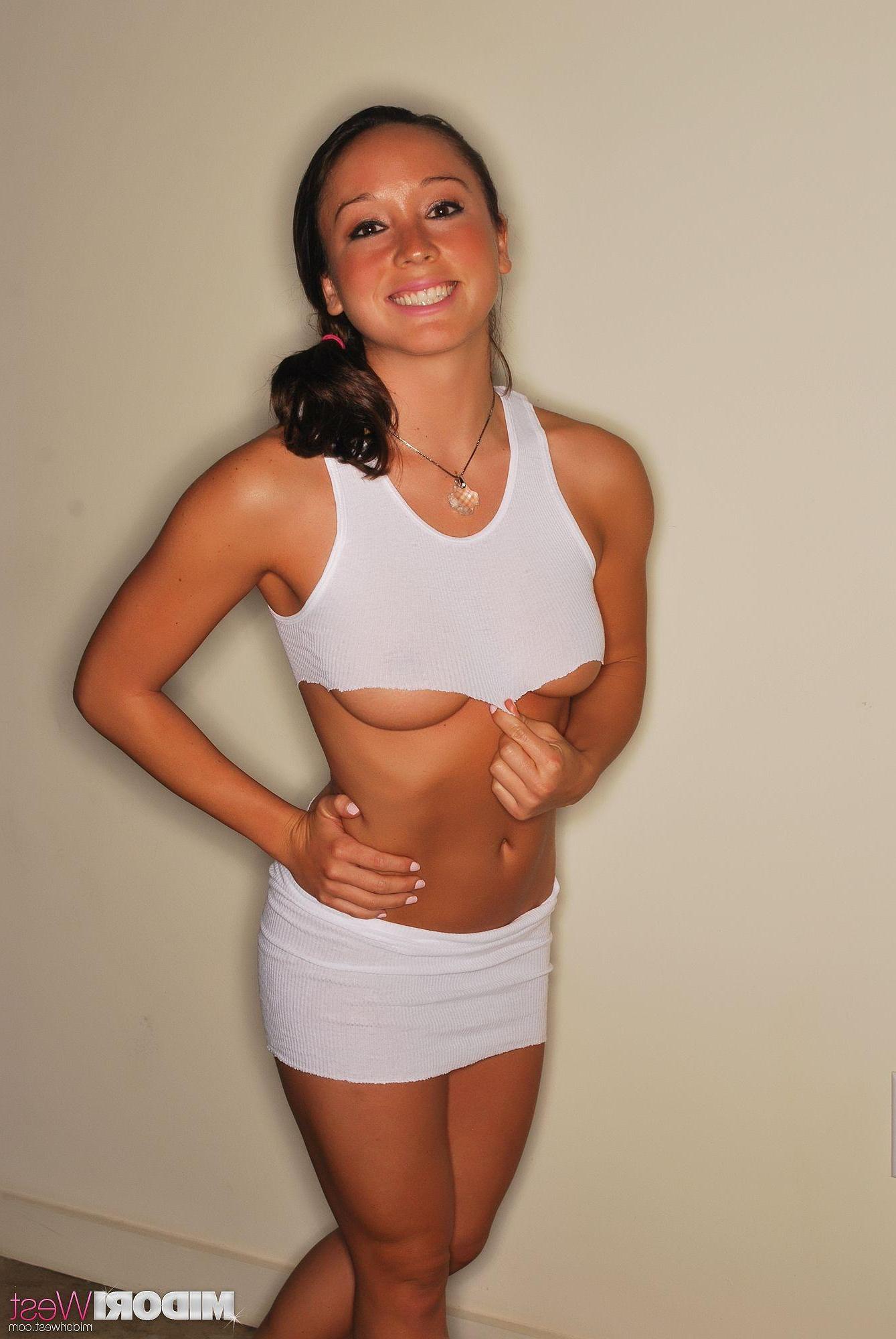 16P Pictures of teen Midori West stripping naked for you