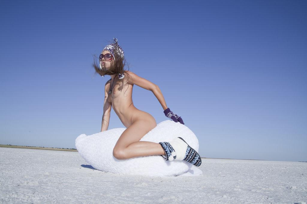 12P Milena D works up a sweat while skiing and takes a break to masturbate