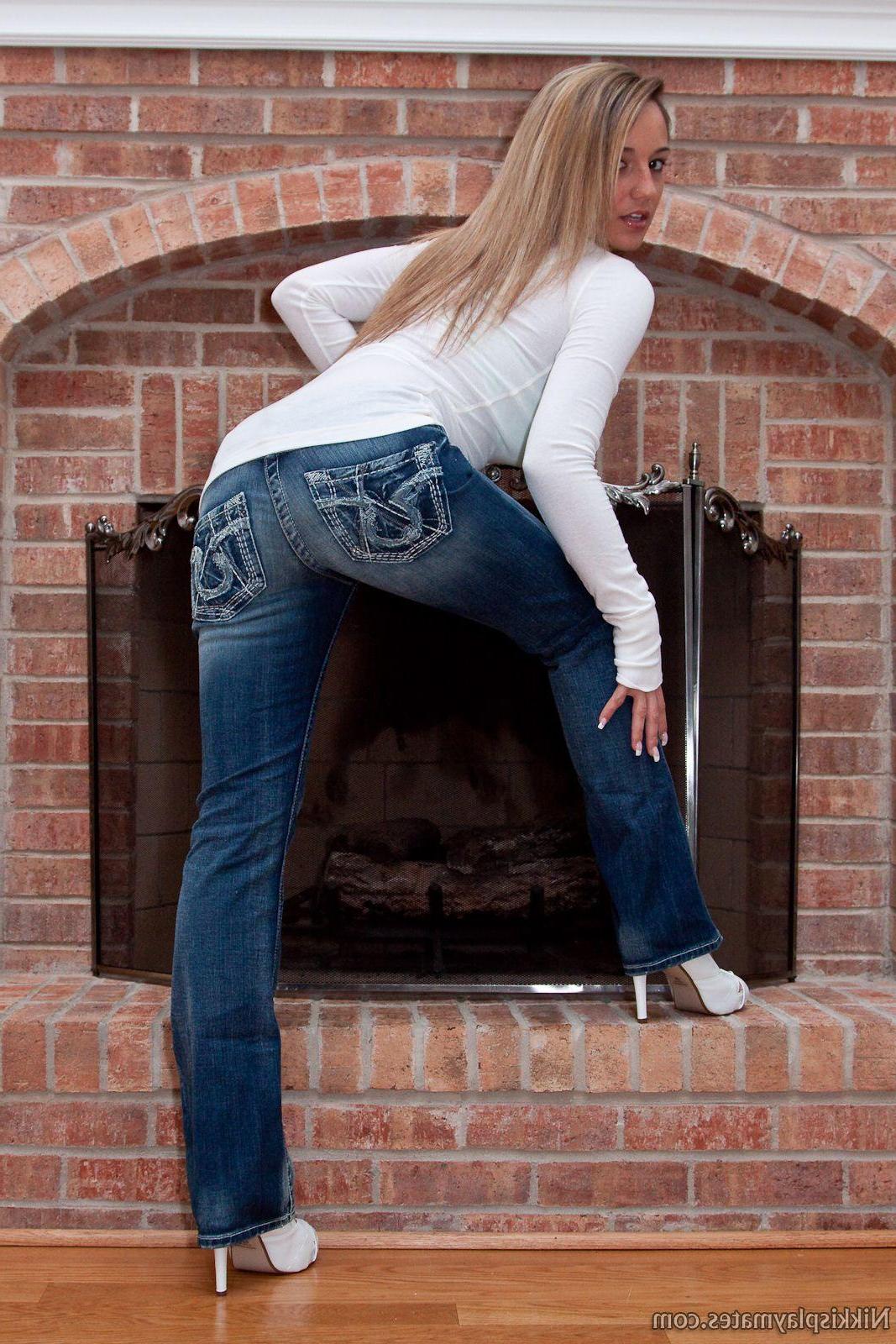 15P Pictures of teen star Nikki Sims stripping by the fireplace
