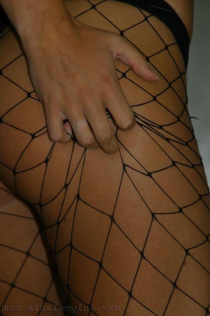 20P Pictures of teen Only Melanie exposing her perky boobs
