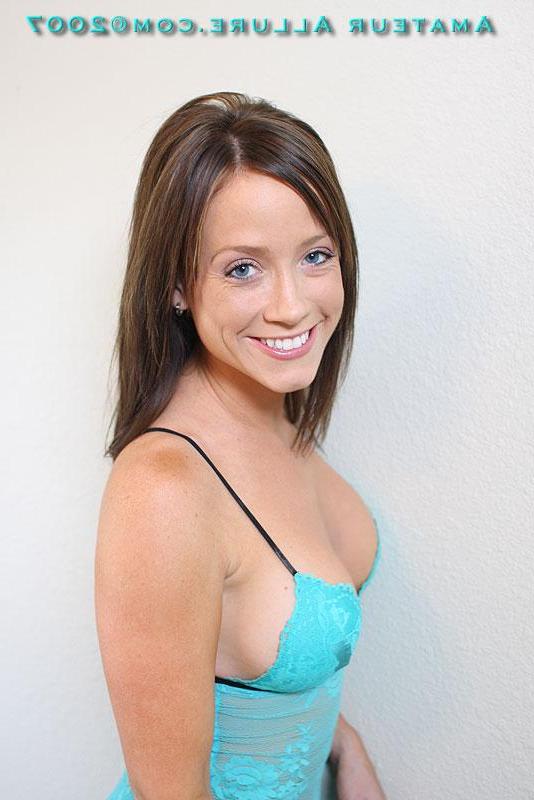 16P Hotel room hottie gives head, gets fucked and eats cum