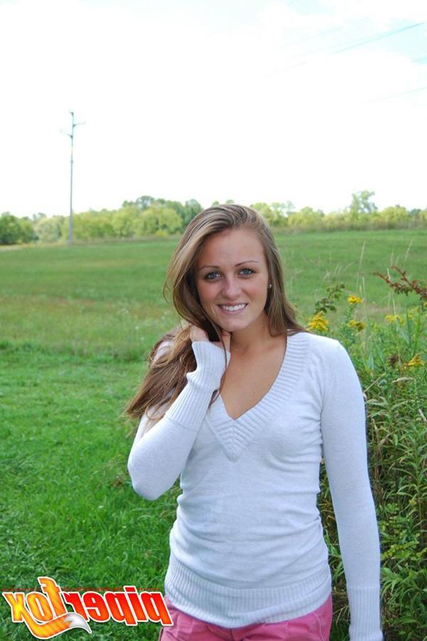 15P Pictures of Piper Fox stripping naked outside