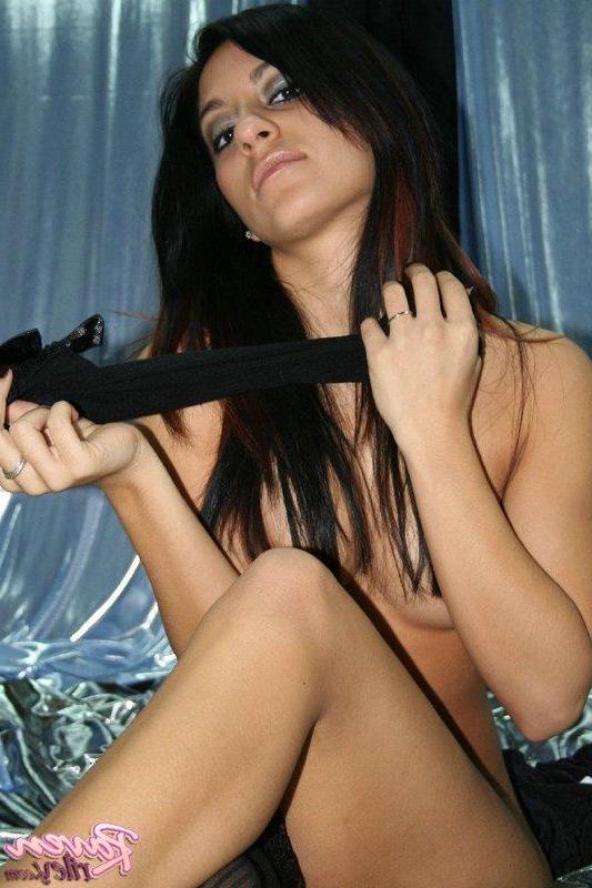 16P Raven stripping out of all her clothes