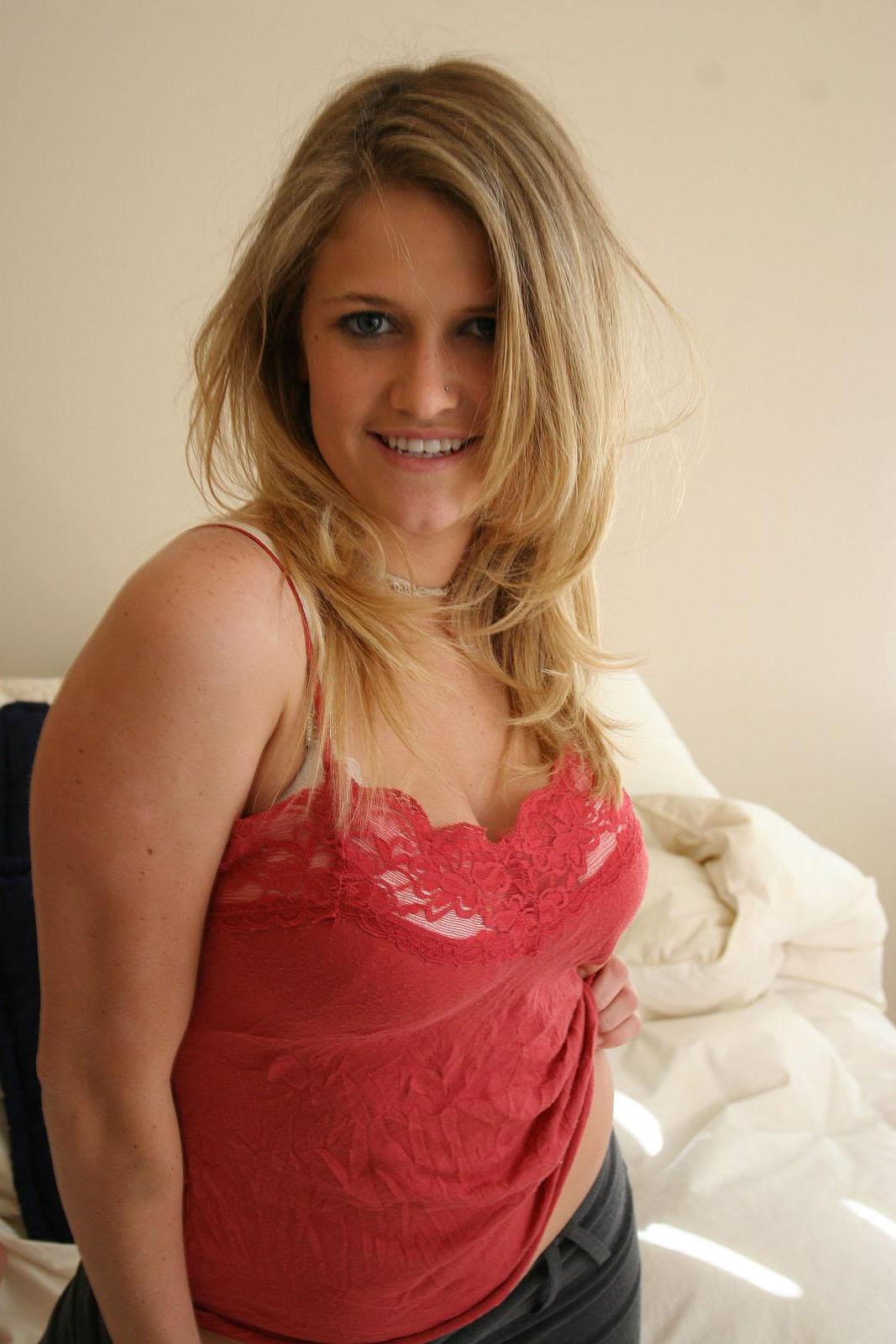20P Pictures of Samantha Gauge stripping to her undies