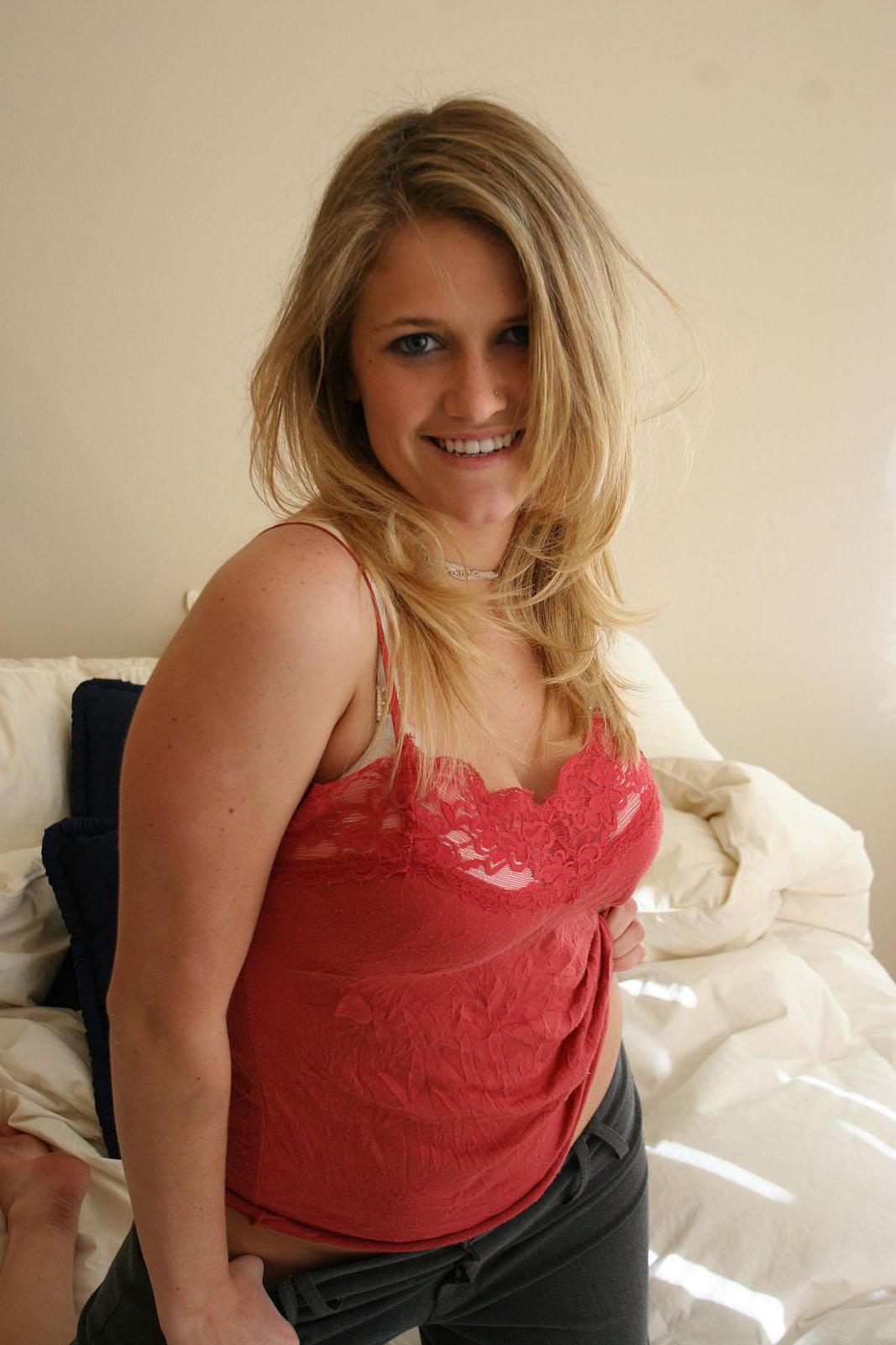 20P Pictures of Samantha Gauge stripping to her undies