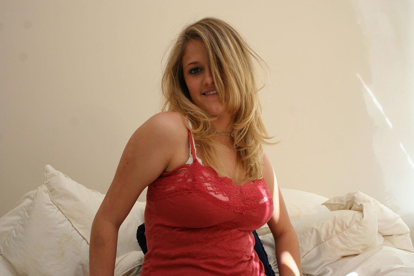 20P Pictures of Samantha Gauge stripping to her undies