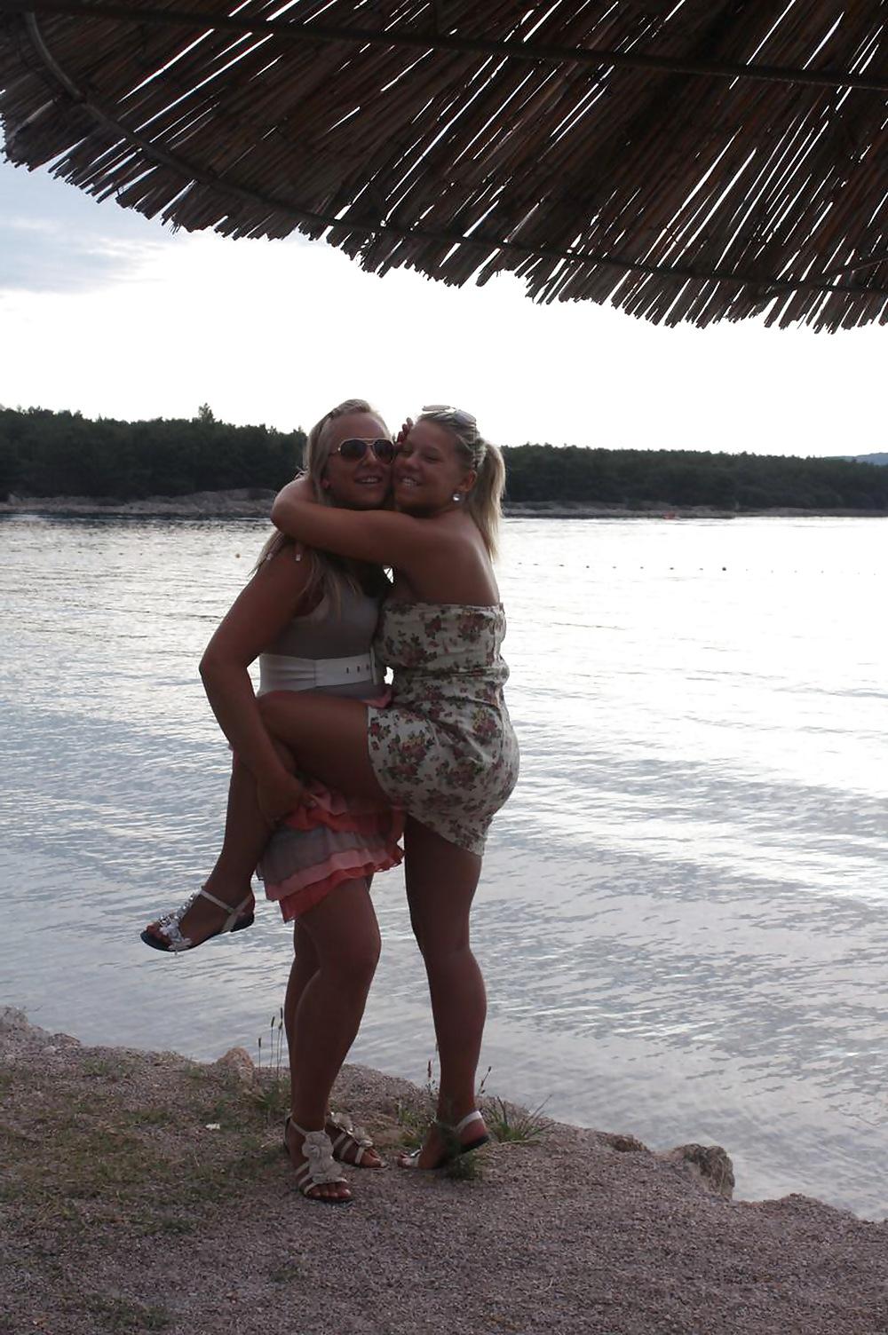 25P 3 sexy teens on vacation