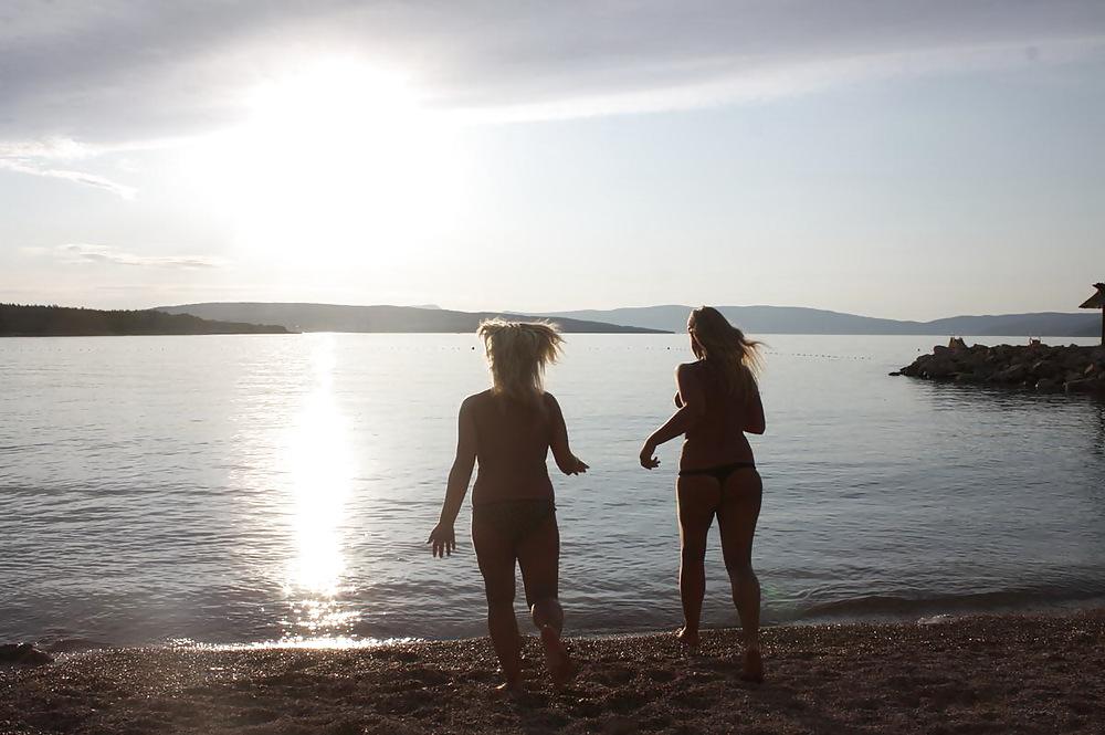25P 3 sexy teens on vacation