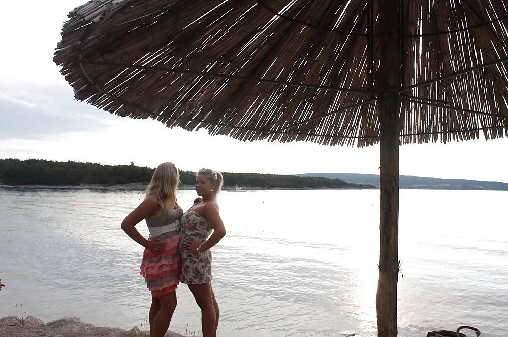 25P 3 sexy teens on vacation