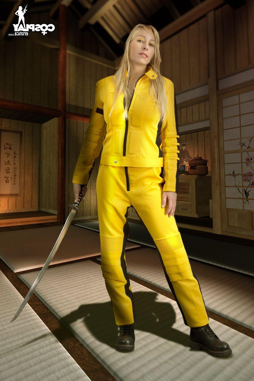 16P Pictures of cosplayer Sandy Bell doing some Kill Bill cosplay