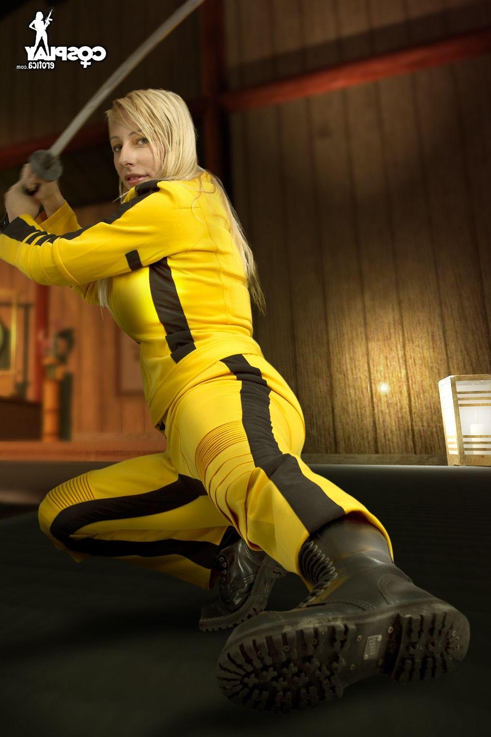 16P Pictures of cosplayer Sandy Bell doing some Kill Bill cosplay