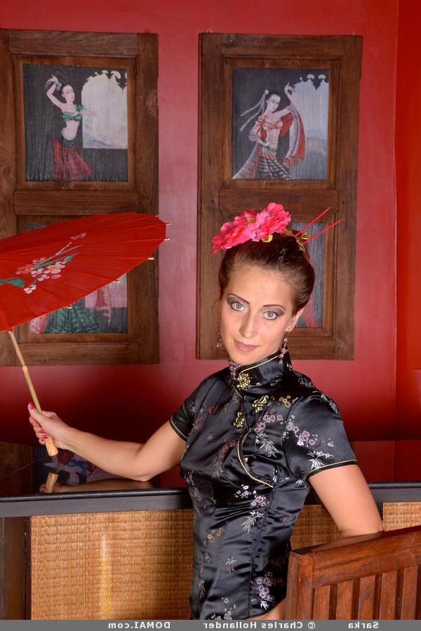 16P Erotic model Sarka is a sexy geisha girl