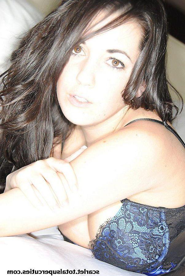 20P Pictures of teen girl Scarlet showing her big boobs