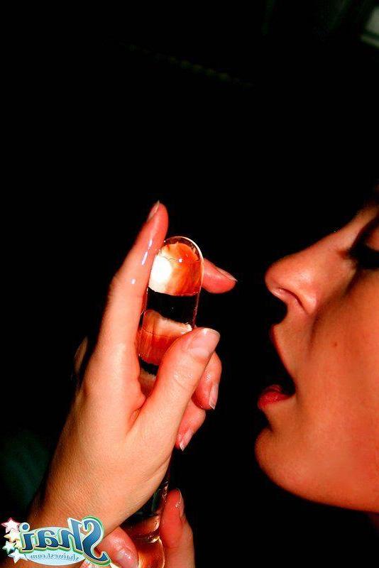 14P Pictures of teen Shai West playing with her holes
