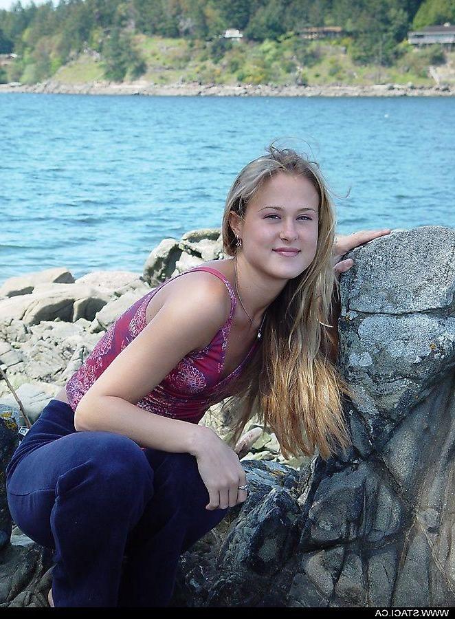 20P Pictures of teen Staci.ca stripping on the beach