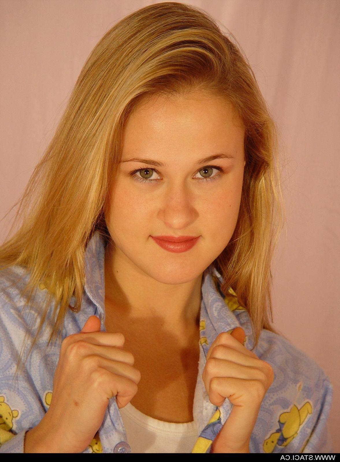 20P Pictures of Staci.ca stripping naked for you