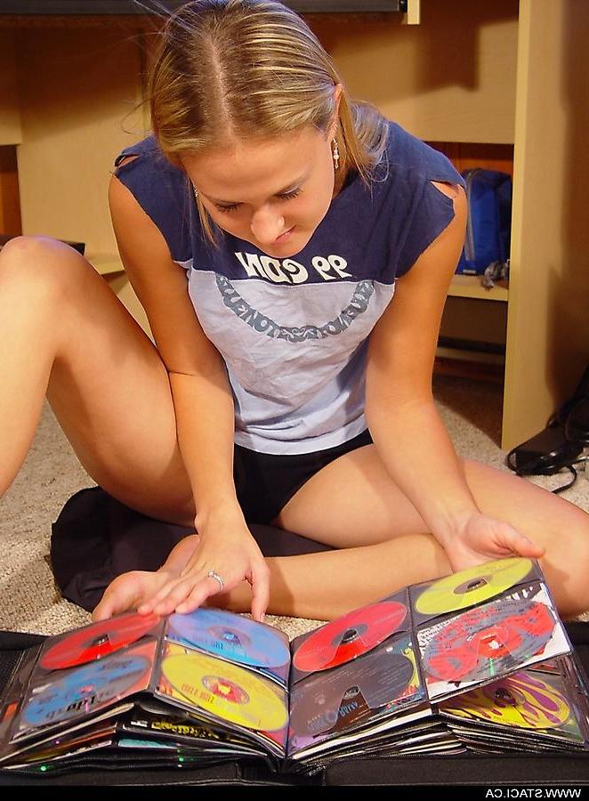 20P Bilder von Staci.ca, die sich bis auf ihr Höschen auszieht