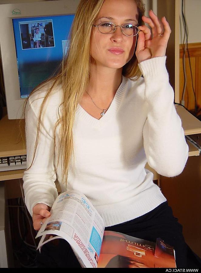 20P Pictures of teen Staci.ca stripping for you
