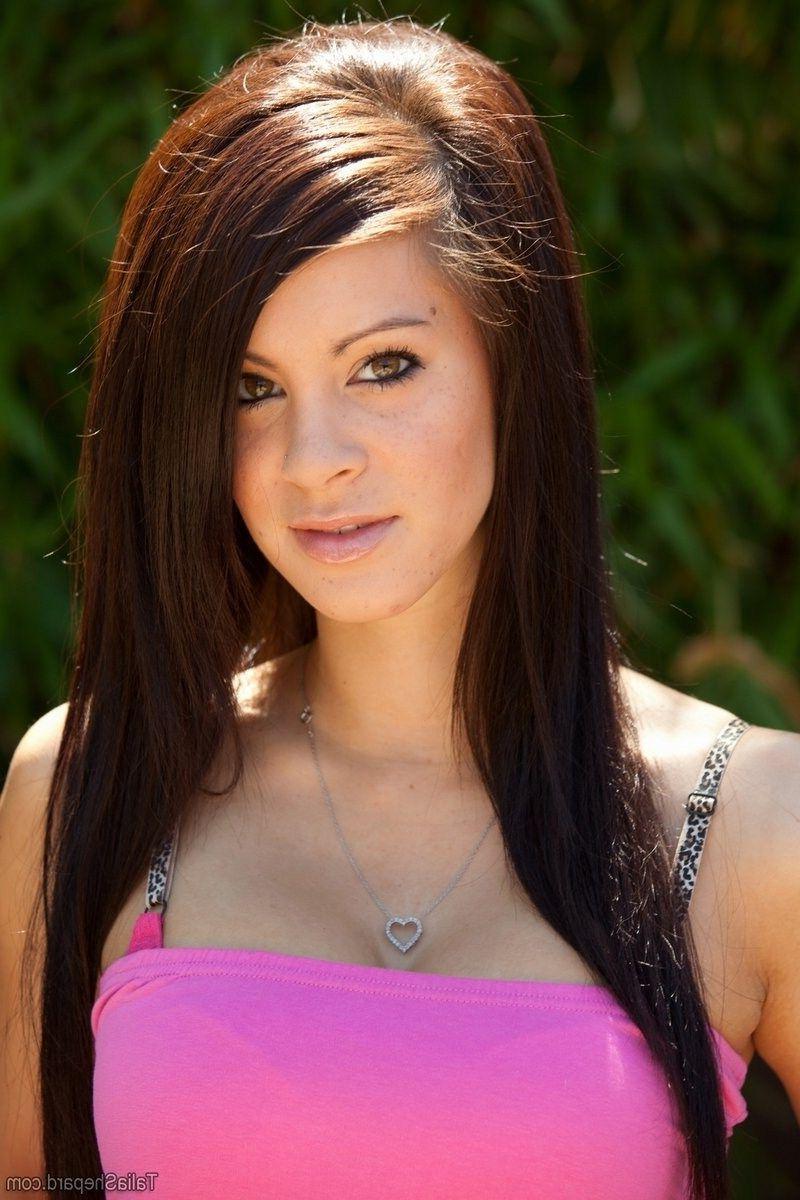 15P Pictures of Talia Shepard stripping in the back yard