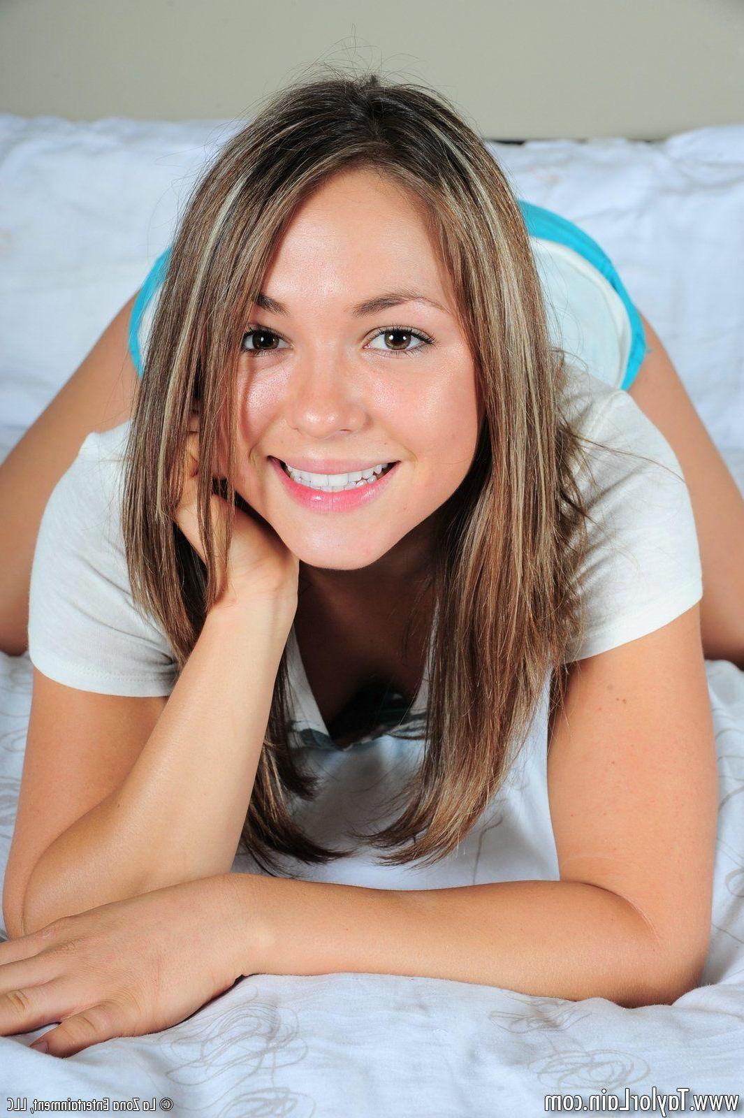 15P Pictures of teen Taylor Lain stripping for you in bed