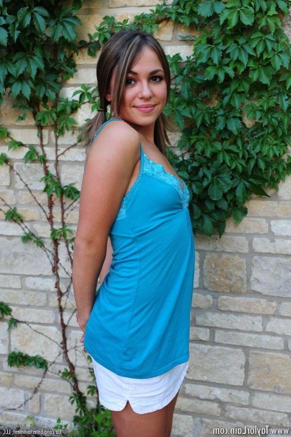 15P Pictures of teen amateur Taylor Lain stripping in the back yard