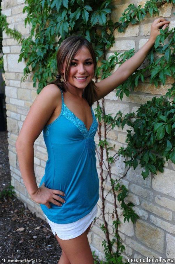 15P Pictures of teen amateur Taylor Lain stripping in the back yard
