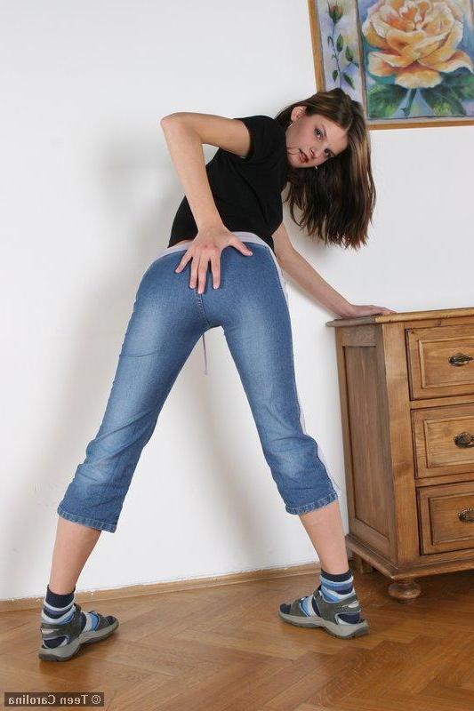 20P Pictures of Teen Carolina stripping naked for sex