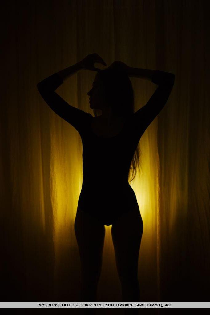 16P Beautiful pinup girl Tori J strips nude for you