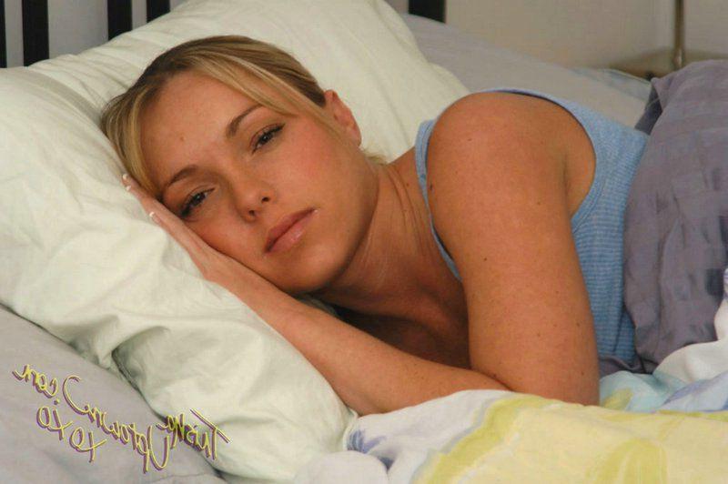 20P Pictures of teen amateur Trisha Uptown fucking herself in bed