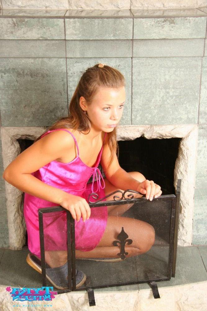 15P Pictures of teen chick Tyra 8Teen getting naked just for you