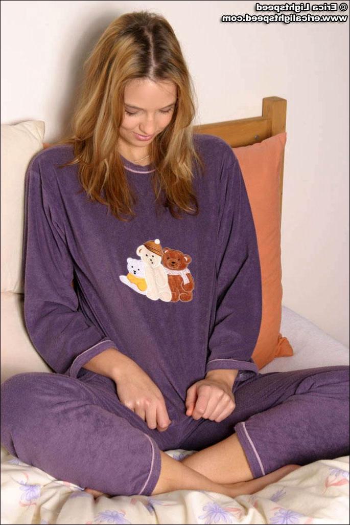 20P Pictures of Erica Lightspeed stripping out of her pajamas