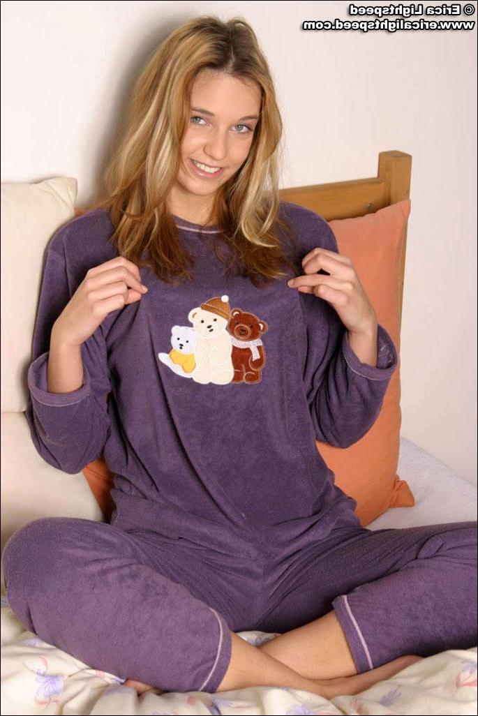 20P Pictures of Erica Lightspeed stripping out of her pajamas