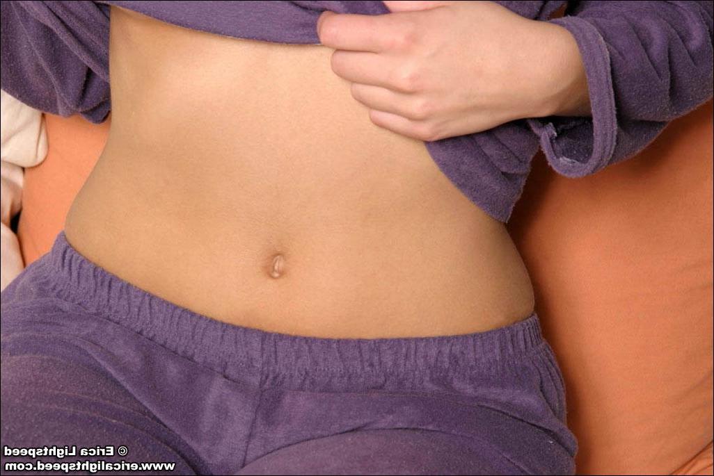 20P Pictures of Erica Lightspeed stripping out of her pajamas