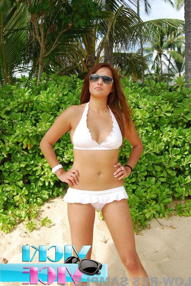 15P Pictures of teen Vicki Vice stripping on a beach