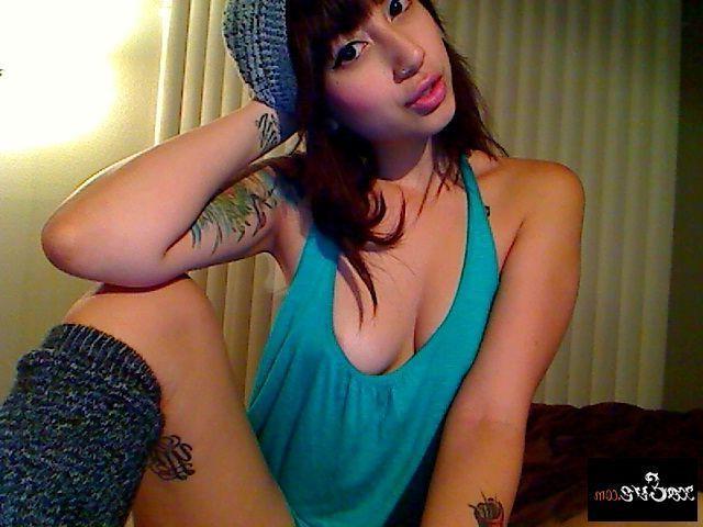 15P Pictures of Xo Eve showing you her perky titties