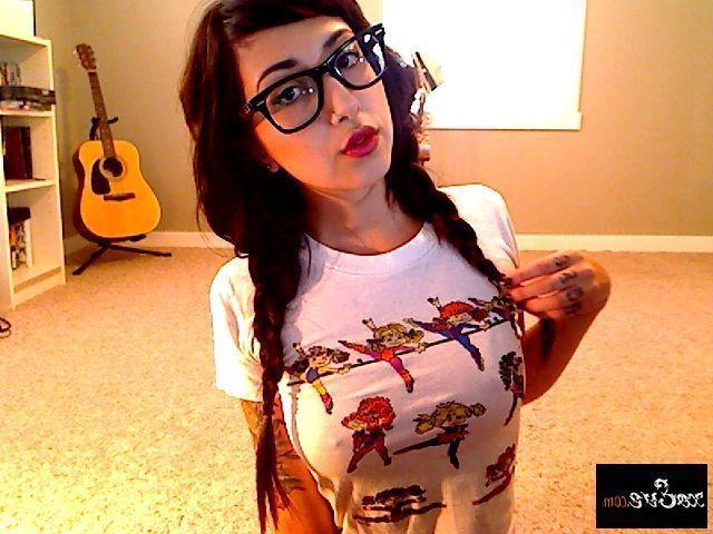 12P Pictures of teen girl Xo Eve teasing in her glasses