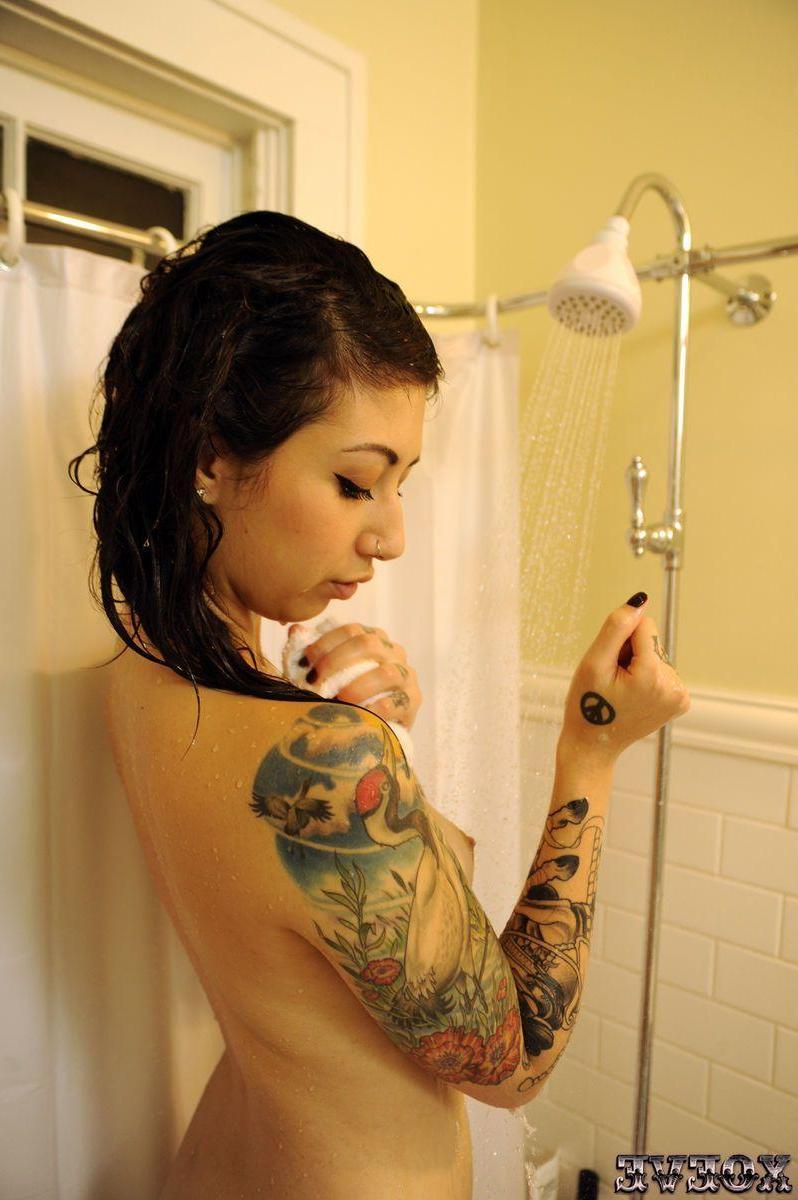 15P Pictures of Xo Eve getting all wet for you