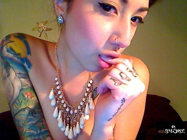 15P Pictures of teen amateur Xo Eve getting naked just for you